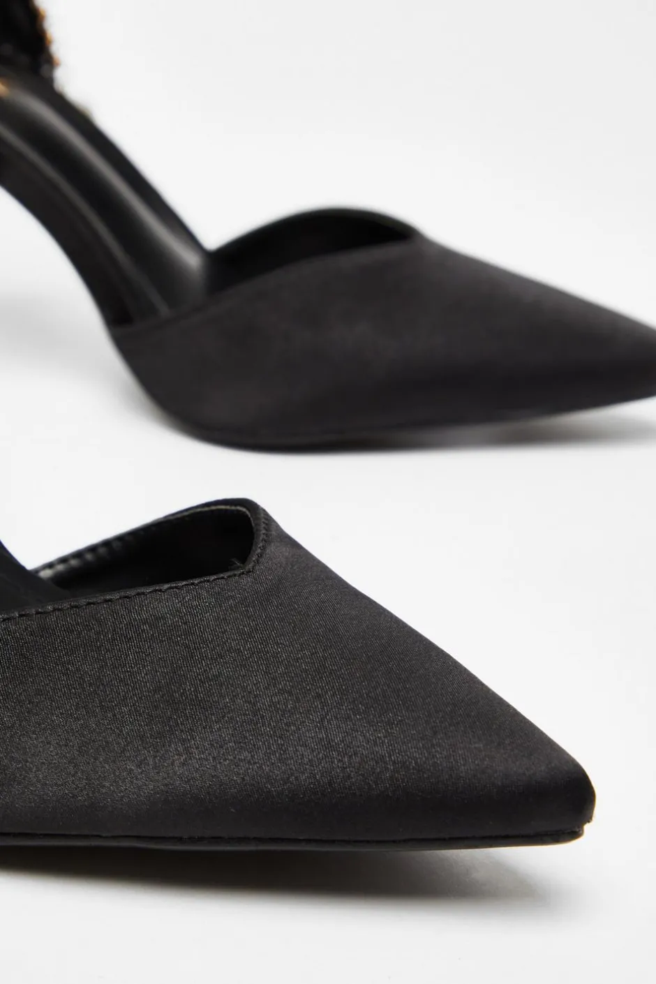Quiz Pearl Strap Court Heel Black New